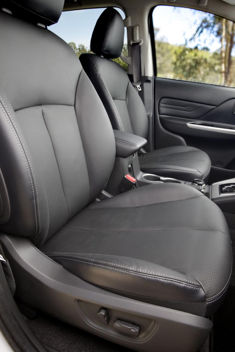 Интерьер Mitsubishi Triton GLS Premium Club Cab 2019 года  (AU) (фото 31 из 38)